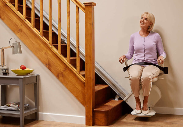 Monte-escalier moderne offrant une solution d’accessibilité élégante et pratique pour votre domicile.